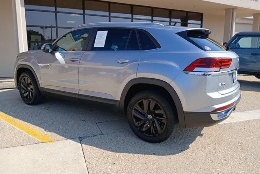 2022 Volkswagen Atlas Cross Sport V6 SE Technology photo 1