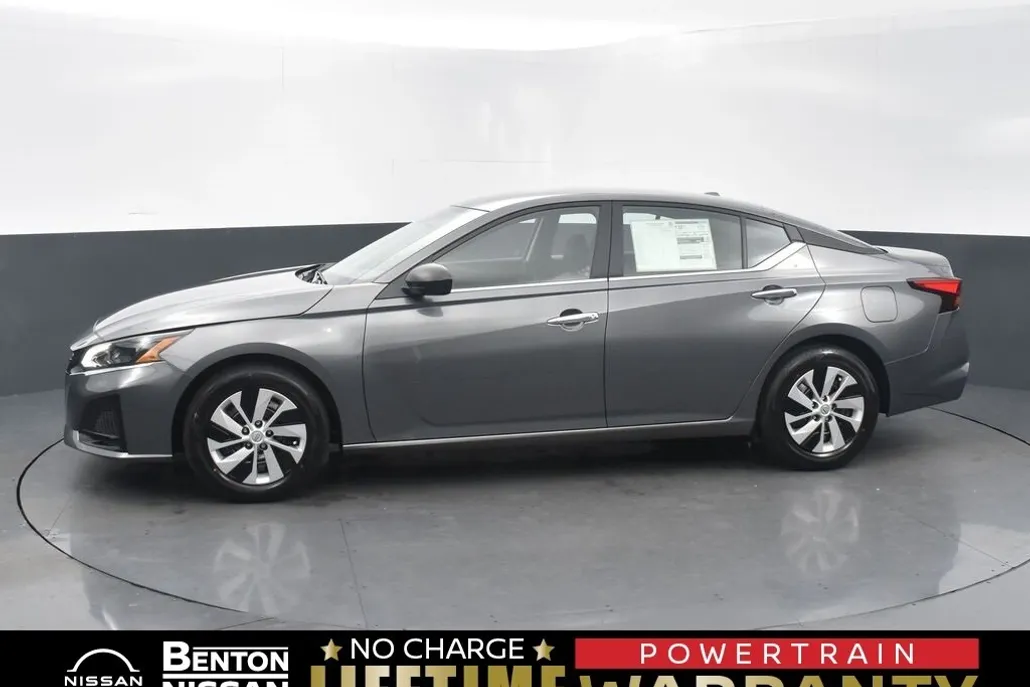 2025 Nissan Altima S photo 1