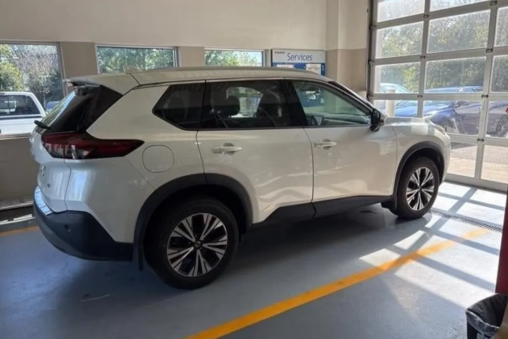 2021 Nissan Rogue SV photo 1