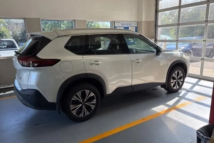 2021 Nissan Rogue SV photo 1