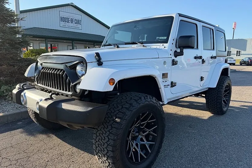 2016 Jeep Wrangler Unlimited Sahara photo 1