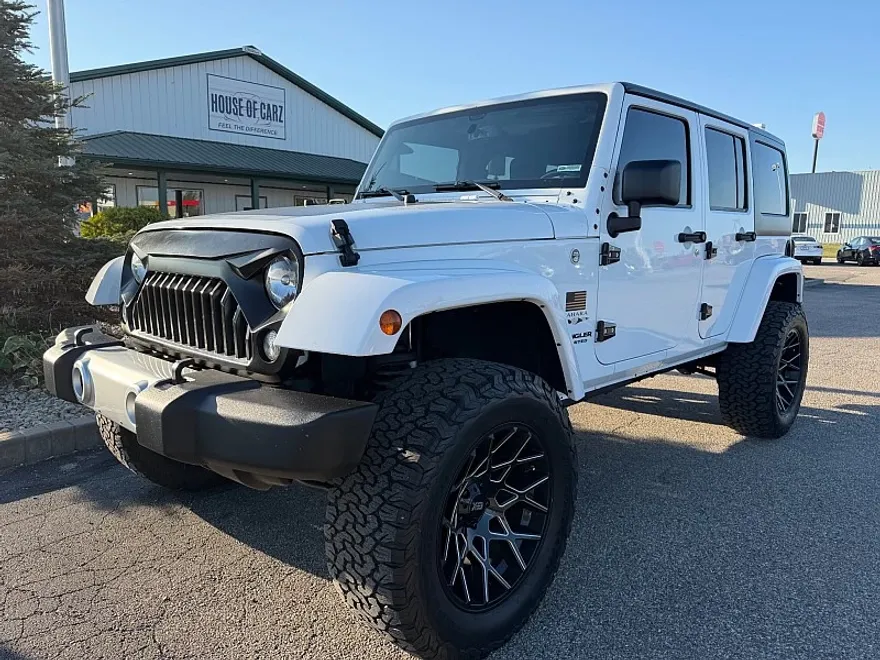 2016 Jeep Wrangler Unlimited Sahara photo 1