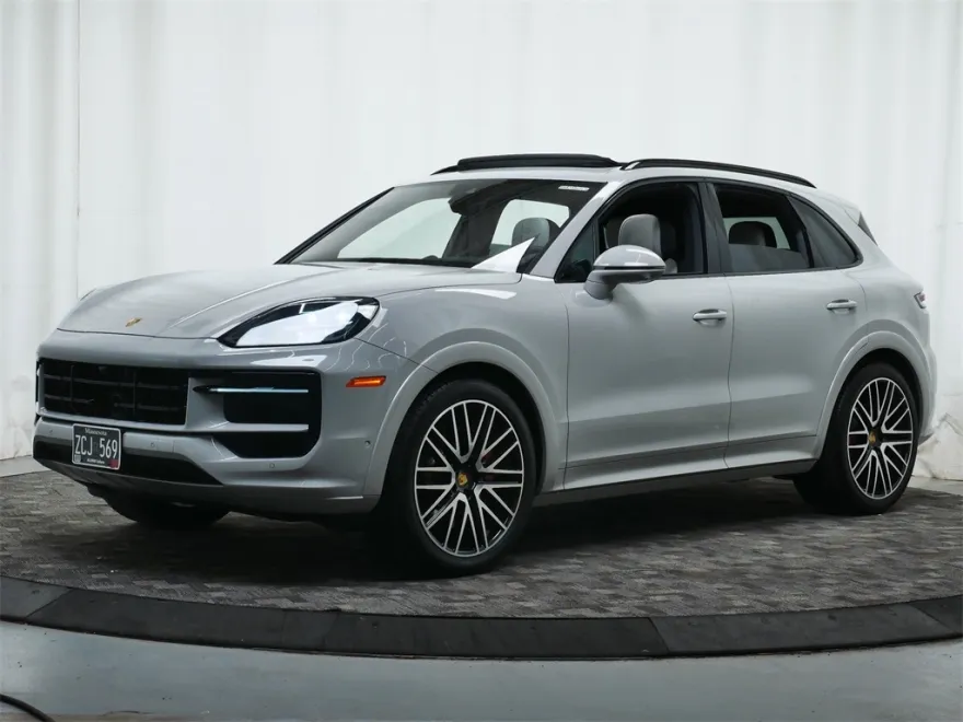 2024 Porsche Cayenne S photo 1