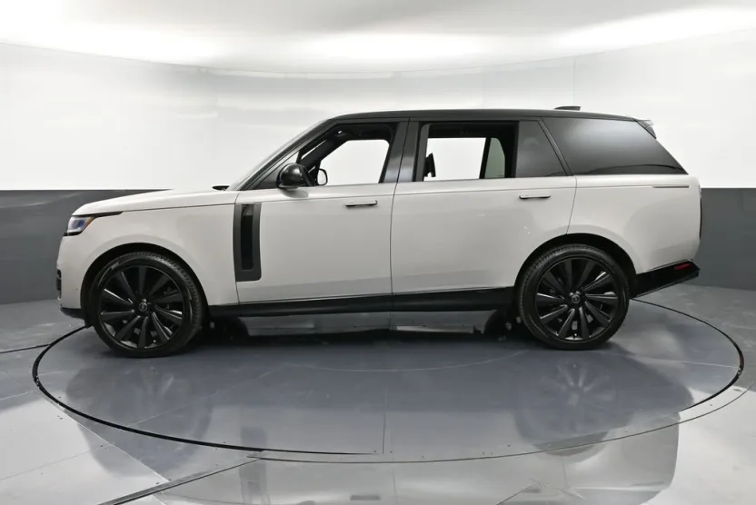 2023 Land Rover Range Rover SV photo 1