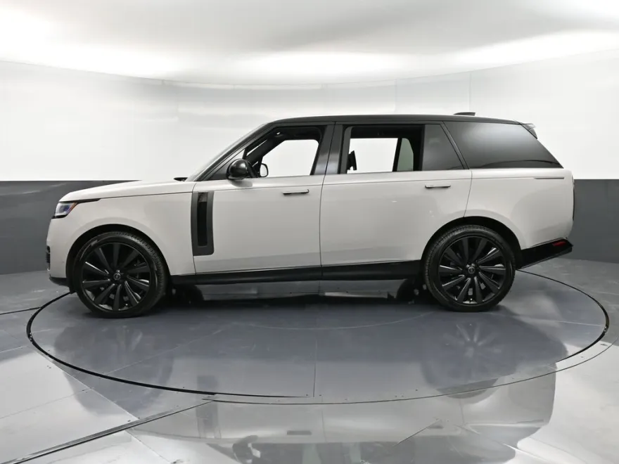 2023 Land Rover Range Rover SV photo 1