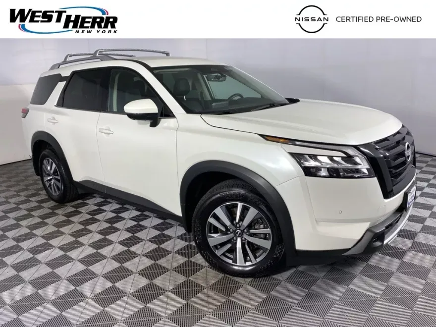 2024 Nissan Pathfinder SL photo 1