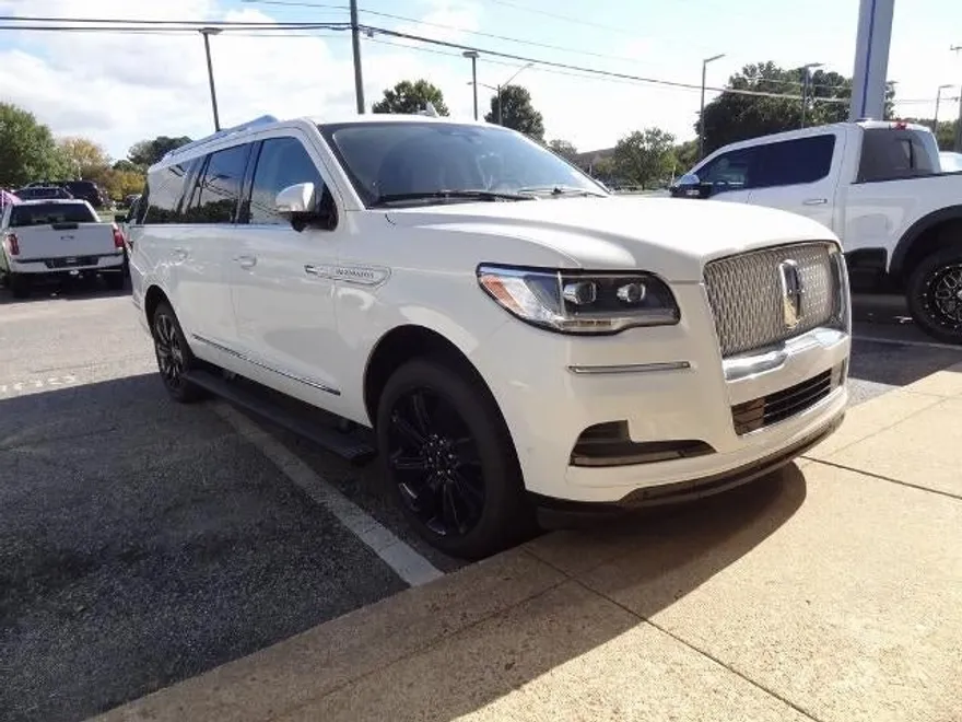 2022 Lincoln Navigator L Reserve photo 1