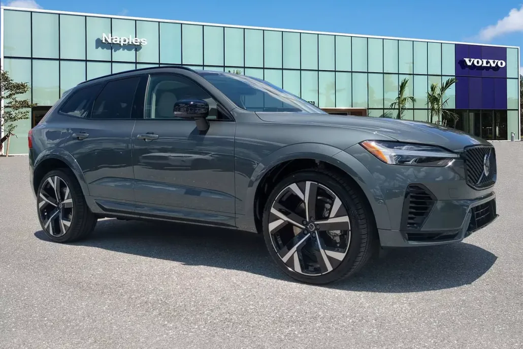 2026 Volvo XC60 Hybrid T8 photo 1