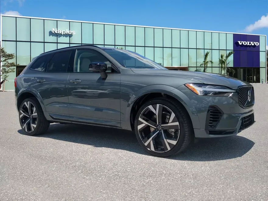 2026 Volvo XC60 Hybrid T8 photo 1