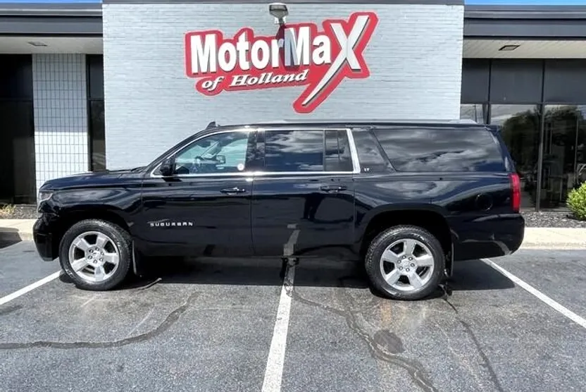 2018 Chevrolet Suburban LT 1500 photo 1