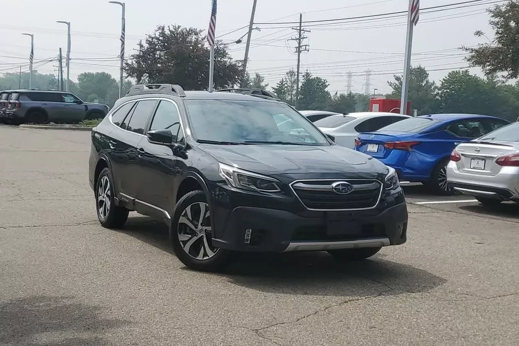 2022 Subaru Outback Limited photo 1