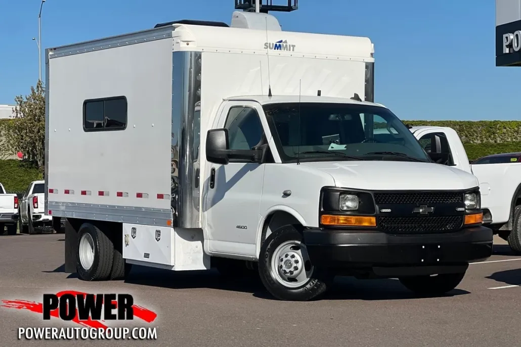 2016 Chevrolet Express Base Cutaway photo 1