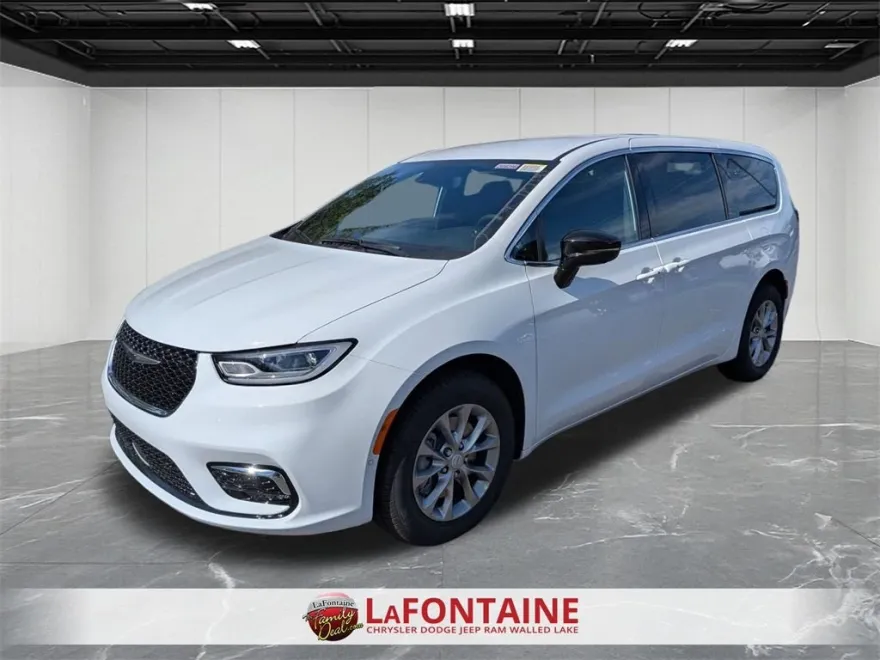 2026 Chrysler Pacifica photo 1