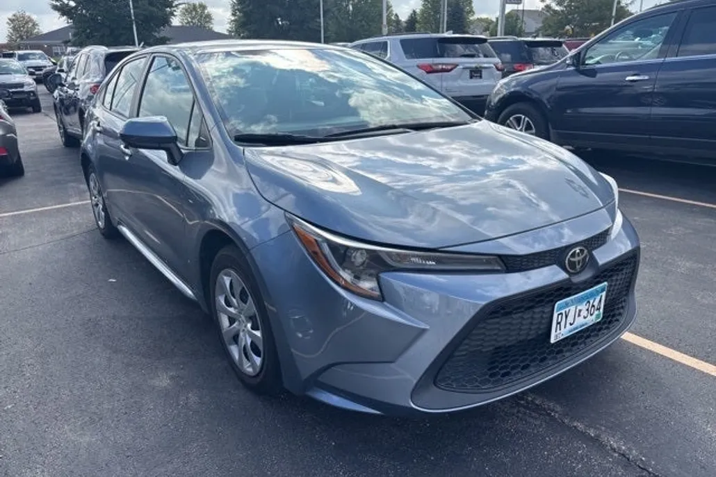 2021 Toyota Corolla LE photo 1
