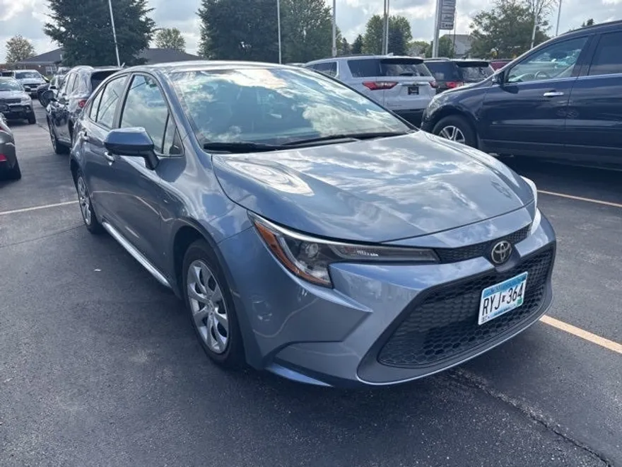 2021 Toyota Corolla LE photo 1