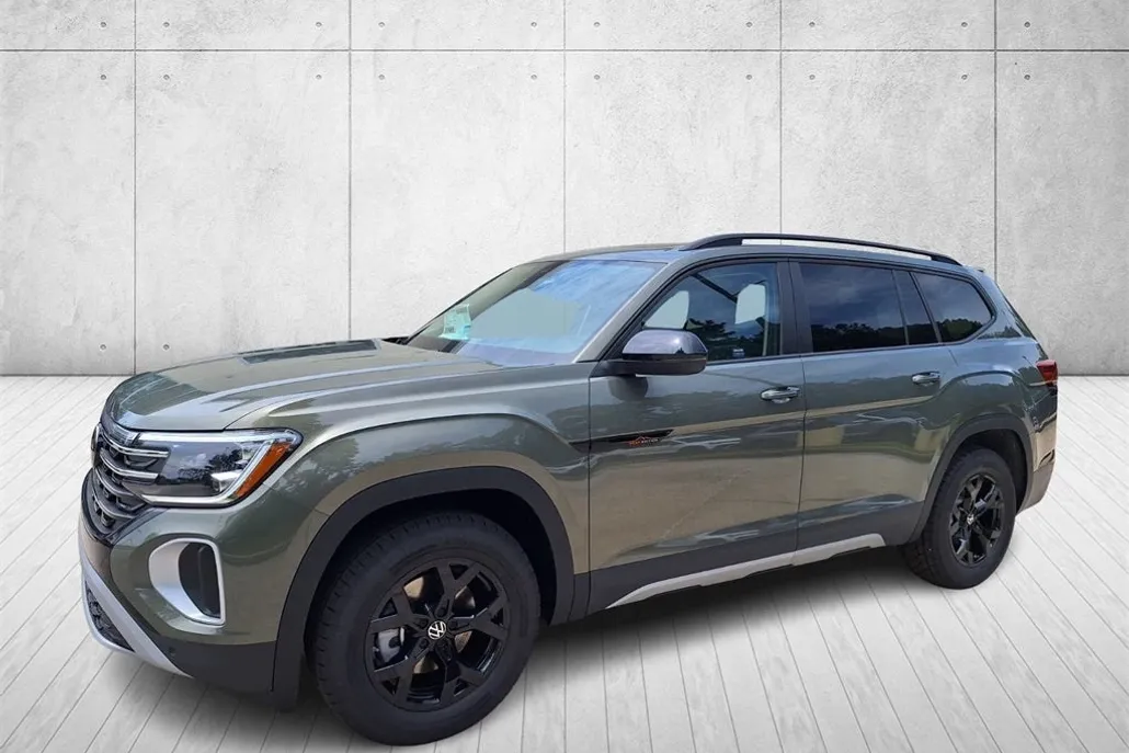 2025 Volkswagen Atlas Peak Edition SE photo 1
