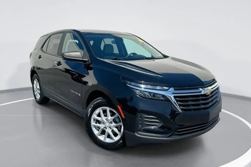 2022 Chevrolet Equinox LS photo 1