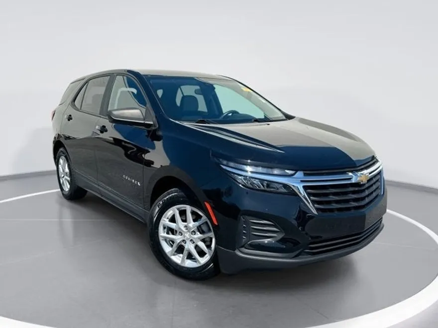2022 Chevrolet Equinox LS photo 1
