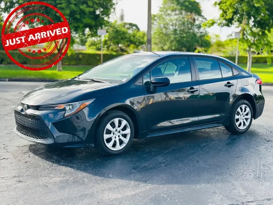 2022 Toyota Corolla LE photo 1