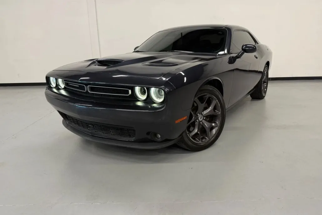 2019 Dodge Challenger SXT photo 1