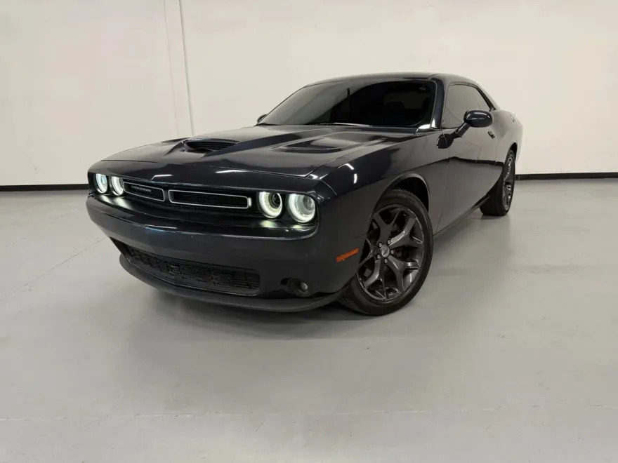 2019 Dodge Challenger SXT photo 1