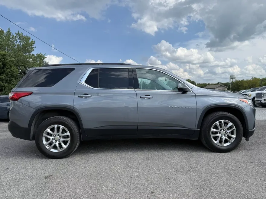 2021 Chevrolet Traverse Cloth photo 1