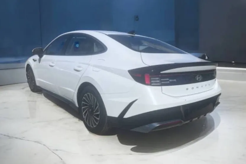 2025 Hyundai Sonata Hybrid SEL photo 1