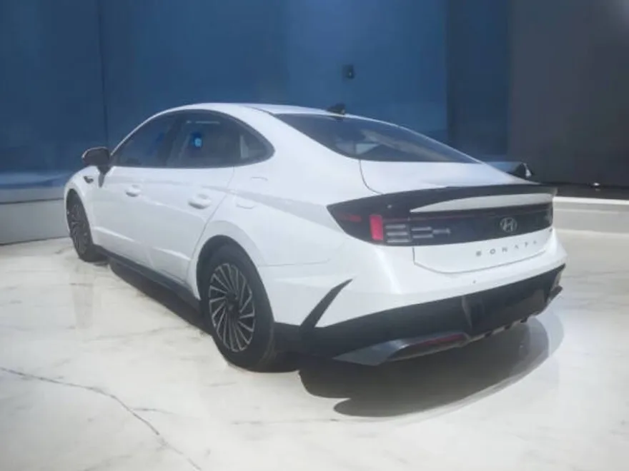 2025 Hyundai Sonata Hybrid SEL photo 1
