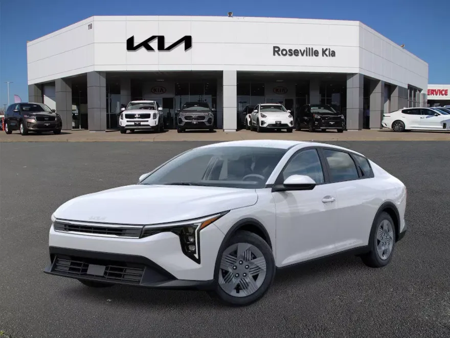 2025 Kia K4 LX photo 1