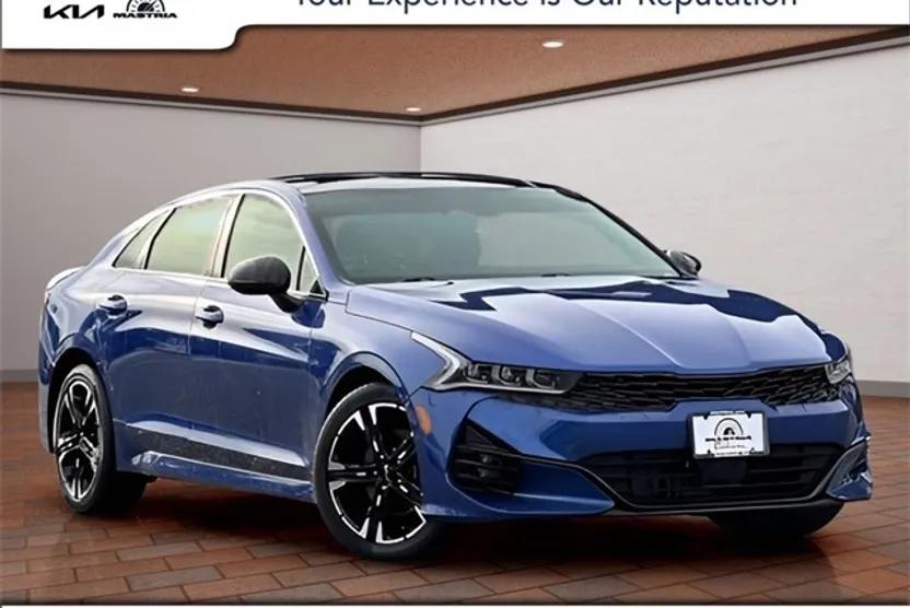 2022 Kia K5 GT-Line photo 1