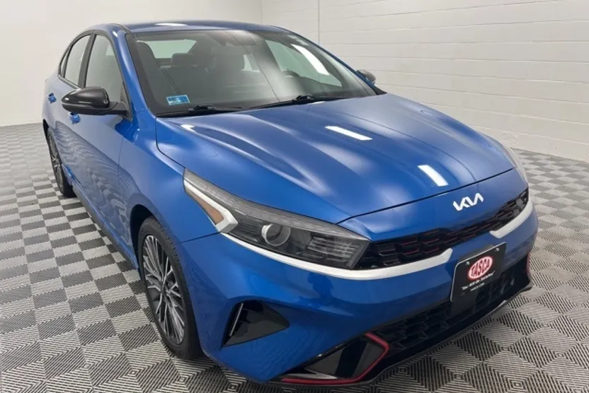 2022 Kia Forte GT-Line photo 1