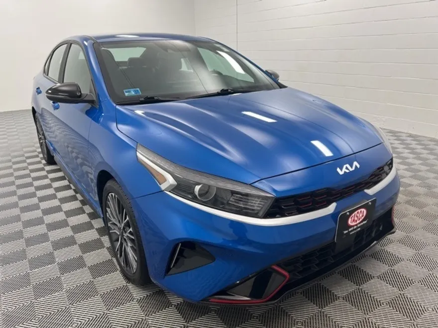 2022 Kia Forte GT-Line photo 1