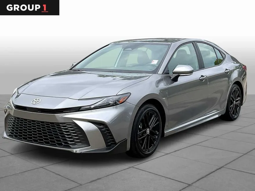 2025 Toyota Camry SE photo 1