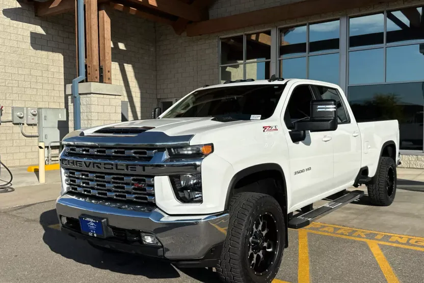2023 Chevrolet Silverado 3500HD LT photo 1