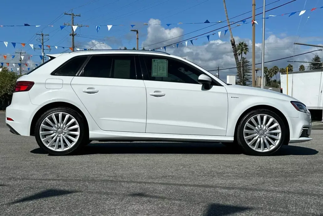 2017 Audi A3 E-tron Premium photo 1