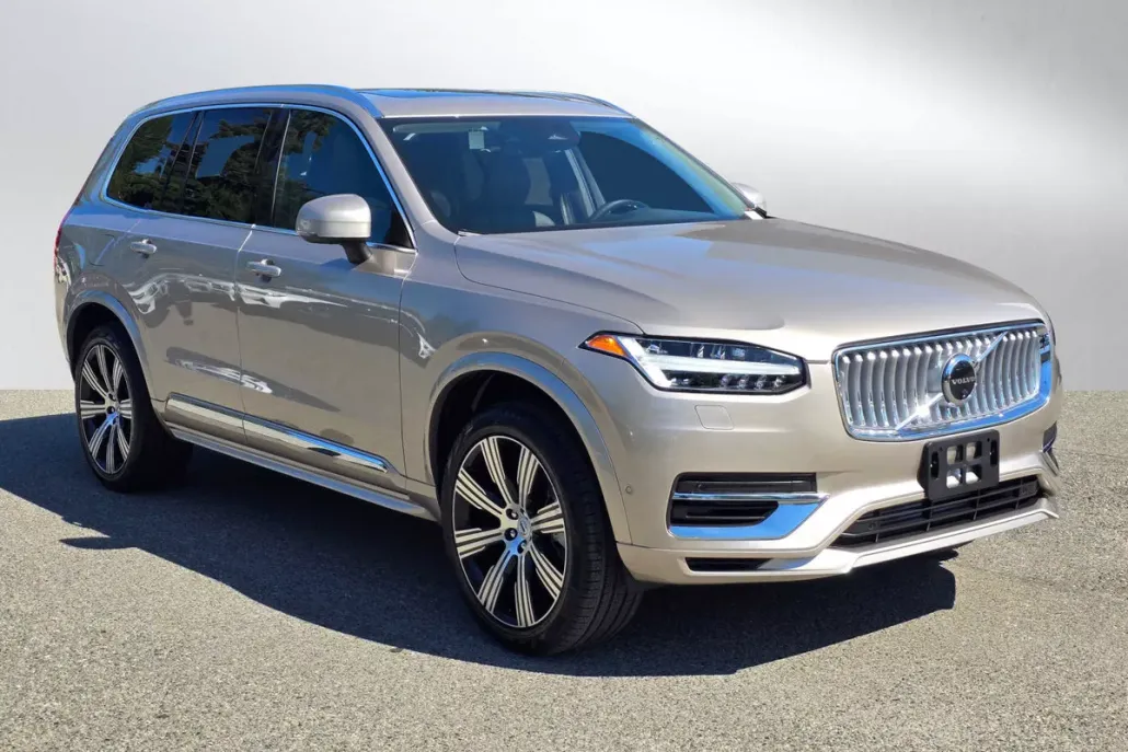 2025 Volvo XC90 T8 Plus photo 1