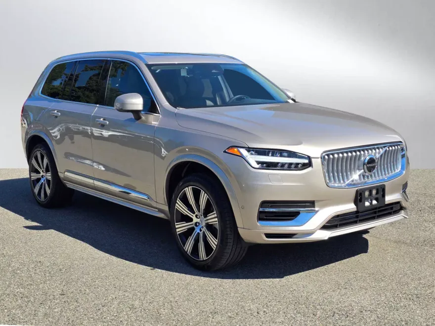2025 Volvo XC90 T8 Plus photo 1