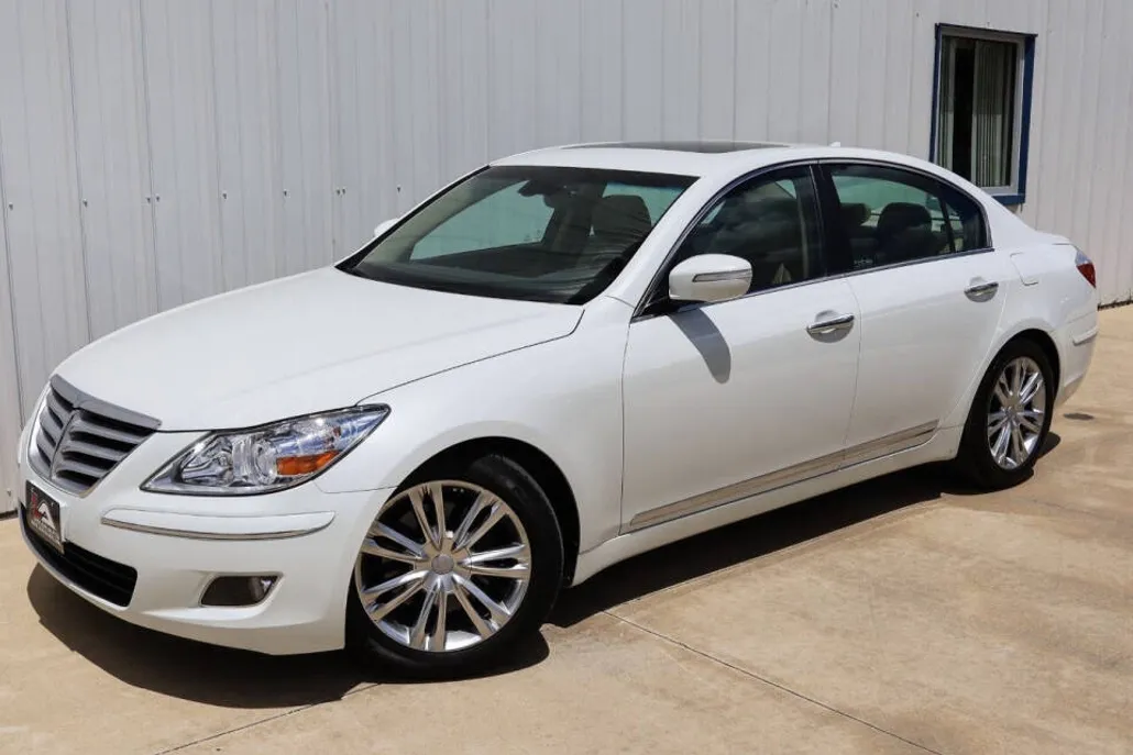 2010 Hyundai Genesis 4.6 photo 1