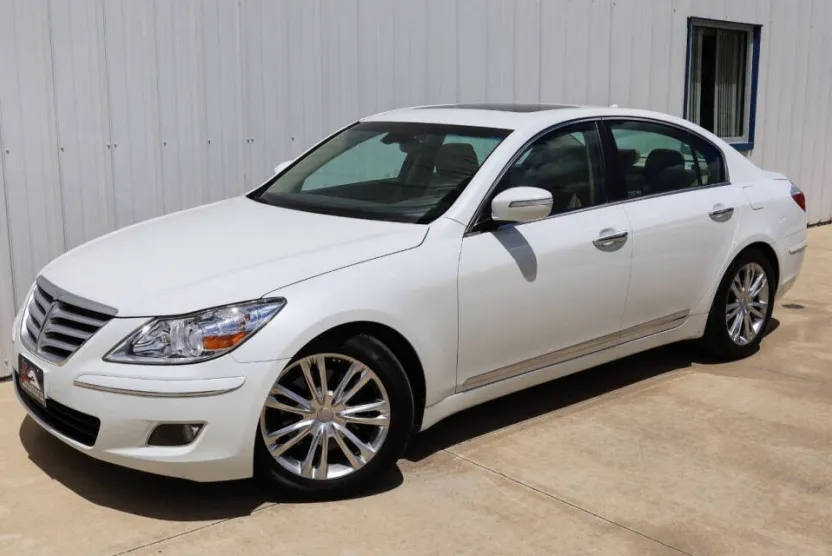 2010 Hyundai Genesis 4.6 photo 1