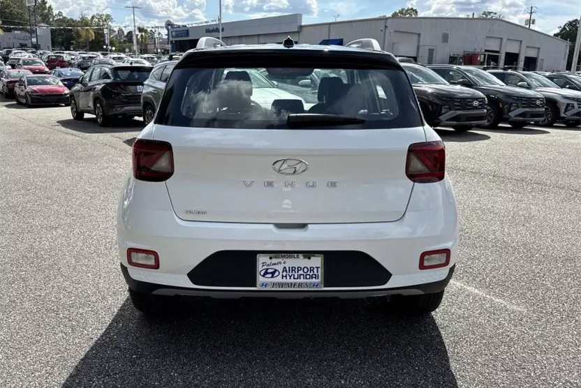 2026 Hyundai Venue SEL photo 1