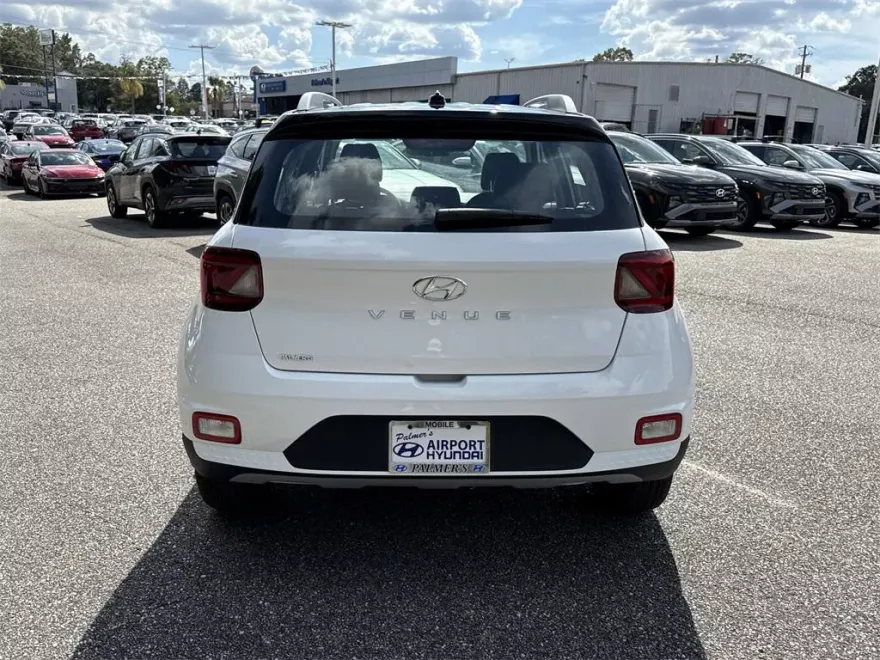 2026 Hyundai Venue SEL photo 1