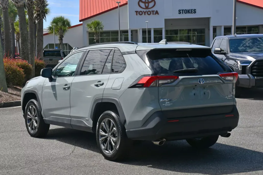 2022 Toyota RAV4 Hybrid XLE Premium photo 1