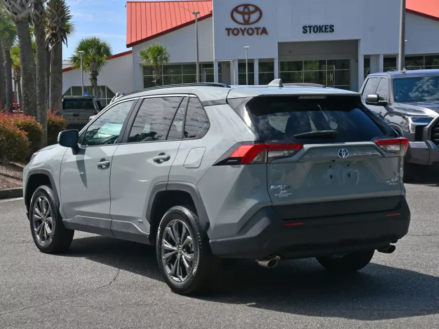 2022 Toyota RAV4 Hybrid XLE Premium photo 1