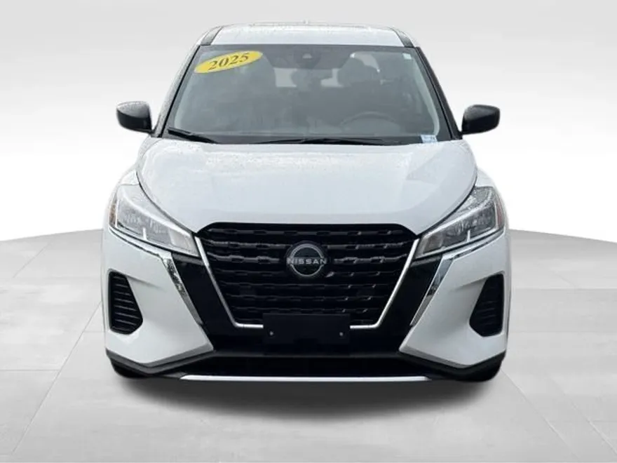 2025 Nissan Kicks Play S photo 1