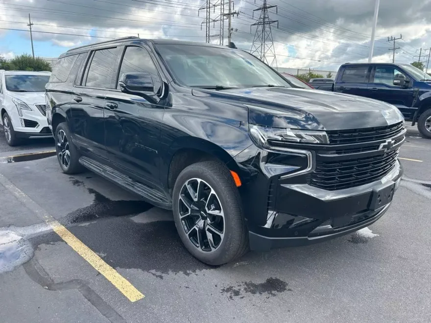 2024 Chevrolet Suburban RST photo 1