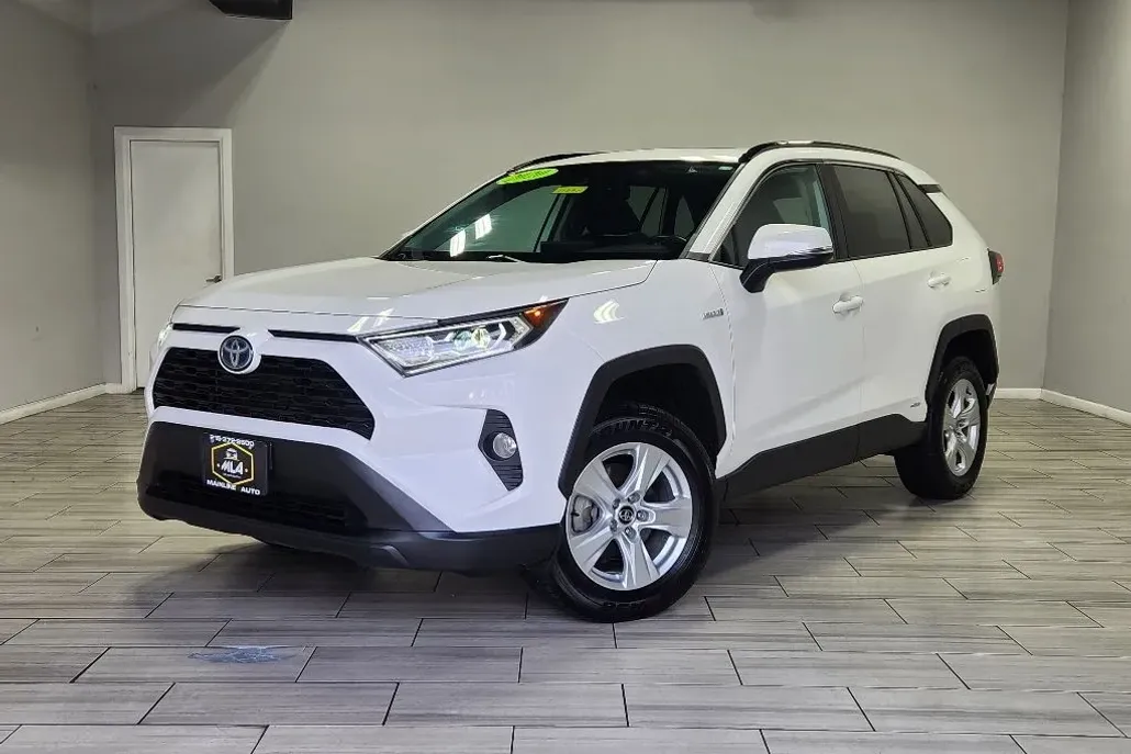 2020 Toyota RAV4 Hybrid XLE photo 1