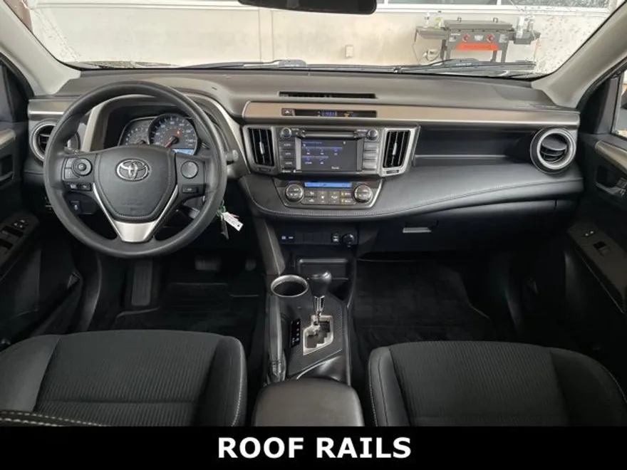 2014 Toyota RAV4 XLE photo 1