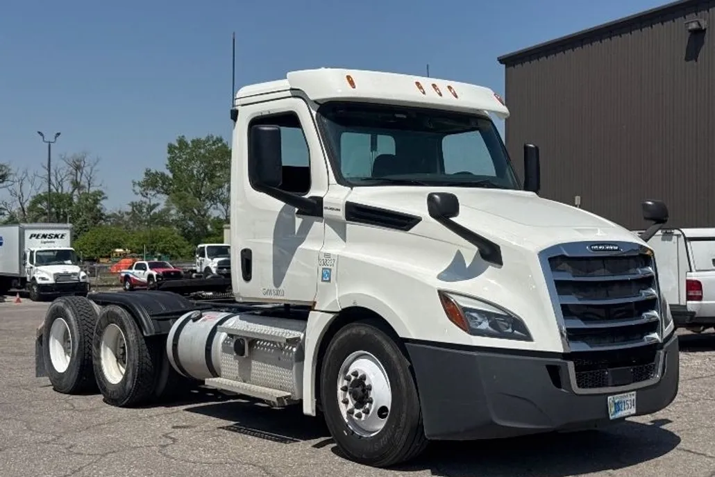 2020 Freightliner Cascadia 126" Day cab photo 1
