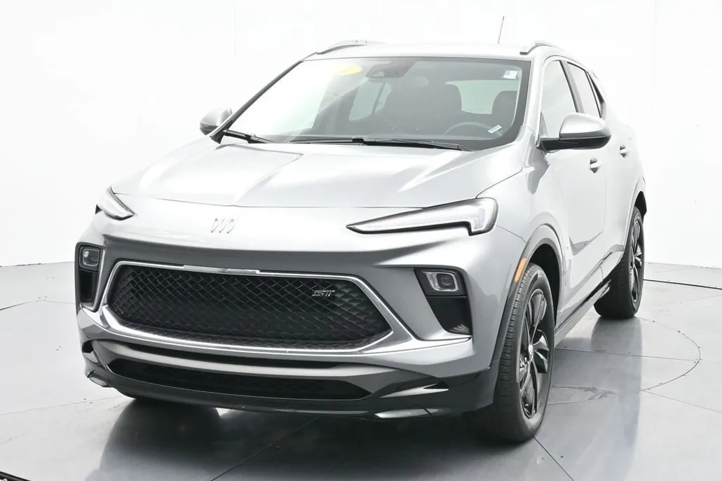2024 Buick Encore GX Sport Touring photo 1