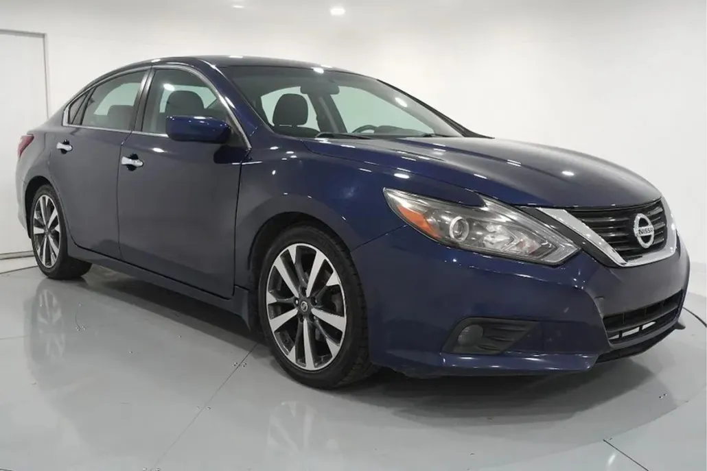 2017 Nissan Altima 2.5 SR photo 1